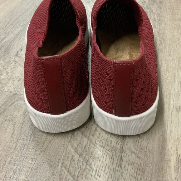 (Bin 32) Sonoma, burgundy comfort knit lightweight shoes, Size 8.5 - Picture 4 of 7